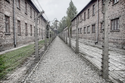 La nostra personale uscita da Auschwitz. Dall’indifferenza alla solidarietà