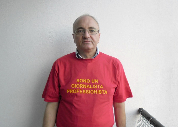 La denuncia di Enzo Palmesano: “Io cronista licenziato dal clan, ho vinto ma sono ancora solo”