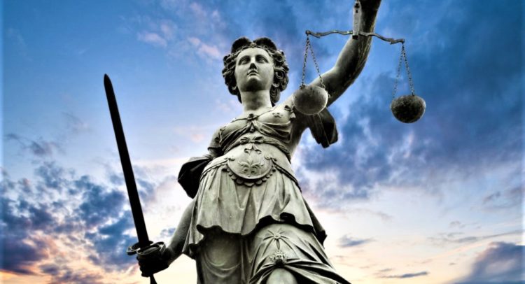 Istituire una commissione d’inchiesta o agire per la giustizia?