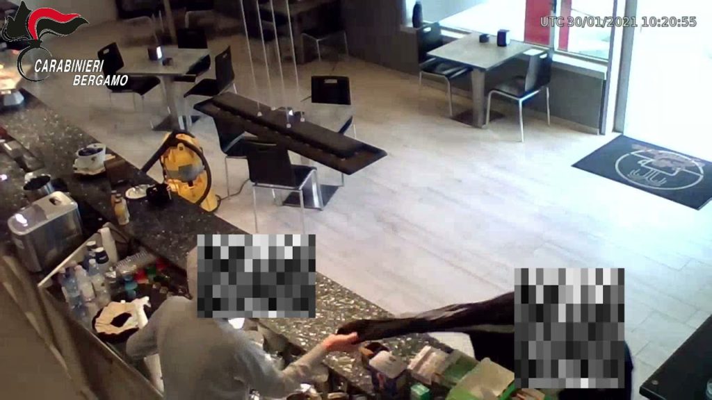 Bergamo, 13 arresti per estorsione, usura e riciclaggio. Colpito il clan Arena