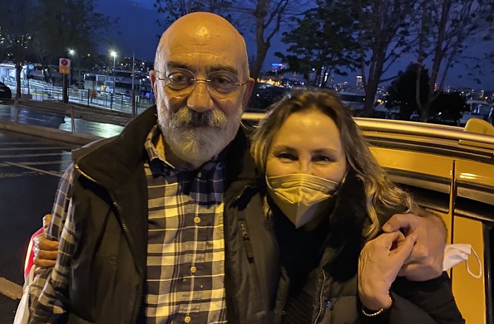 Turchia, torna libero lo scrittore Ahmet Altan dopo 4 anni e mezzo di carcere