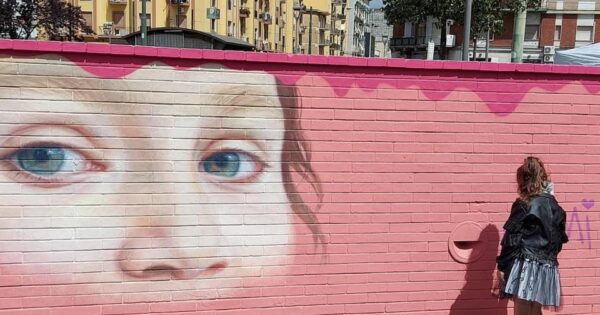 Napoli, un murales con Noemi per Noemi