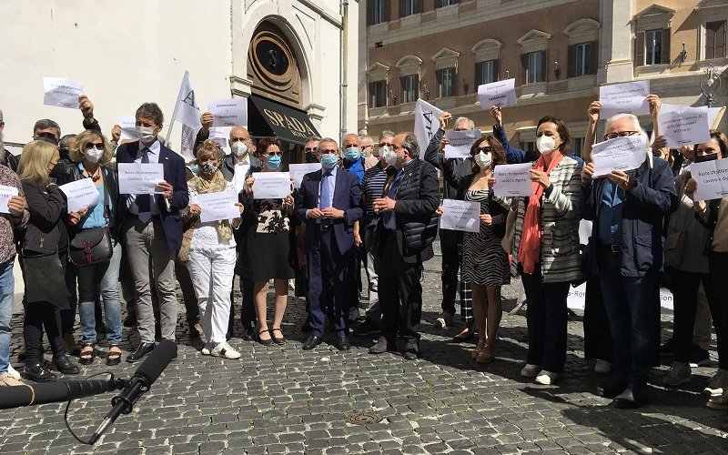 Mobilitazione per informazione e lavoro: «Draghi convochi tavolo per affrontare criticità settore»