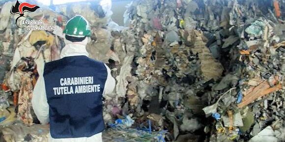 Traffico illecito di rifiuti in Puglia: vasta operazione di Carabinieri e Guardia di Finanza