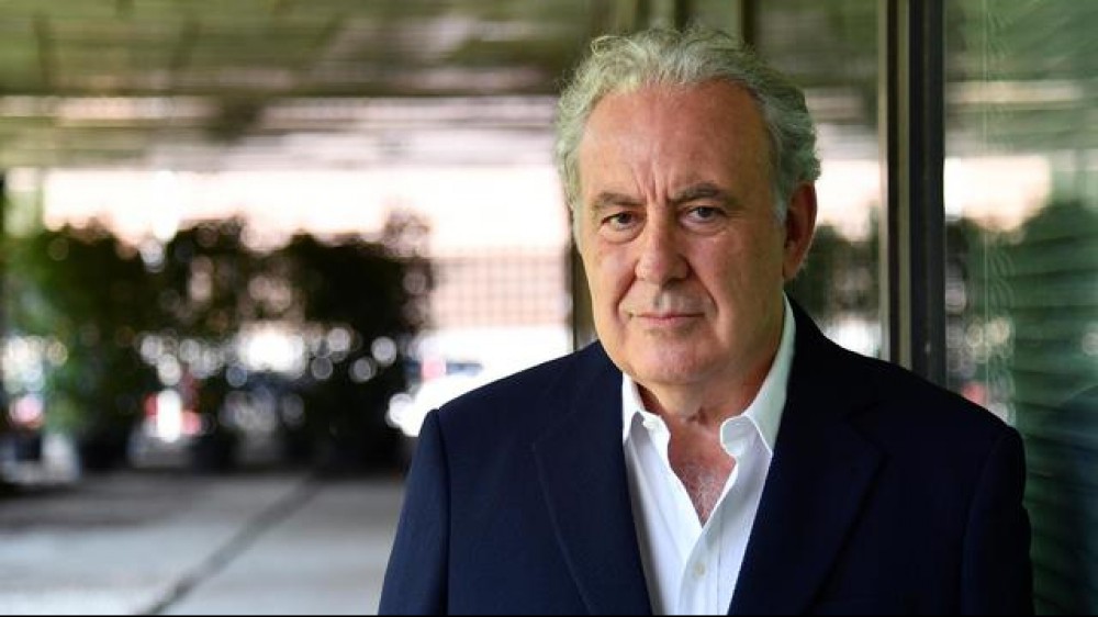 Col suo libro Michele Santoro svita dal piedistallo intoccabili simboli, per tutto il resto c’è la magistratura