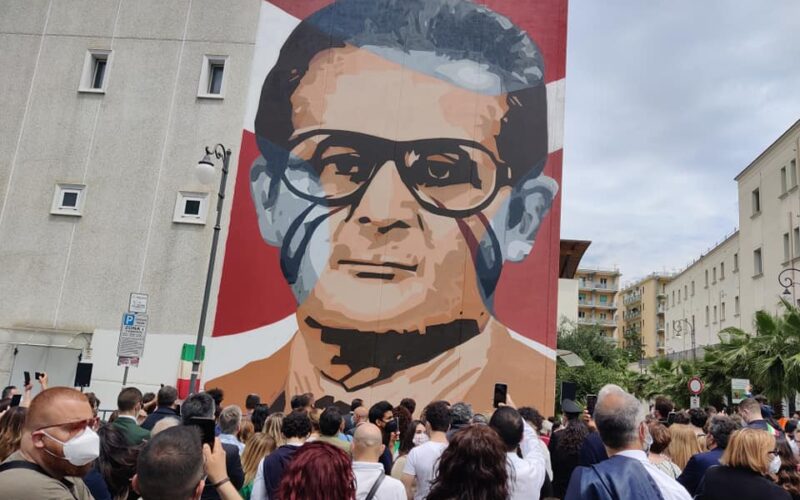 Il murales dedicato a Marcello Torre ha il sapore di un memorandum per il governo
