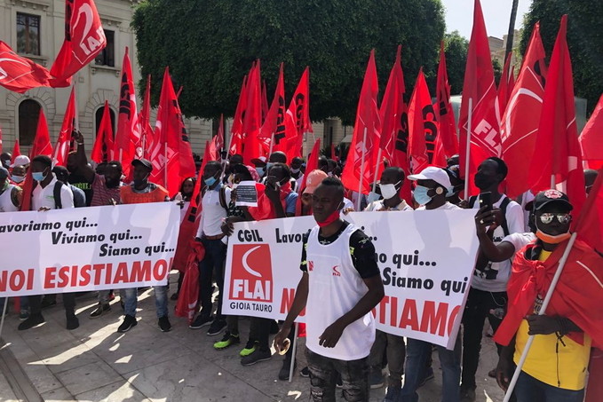 Il grido dai campi calabresi: non sulla nostra pelle