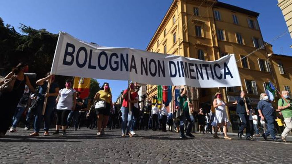 Bologna, la strage che ci ha ferito per sempre. Oggi il corteo per non dimenticare mai