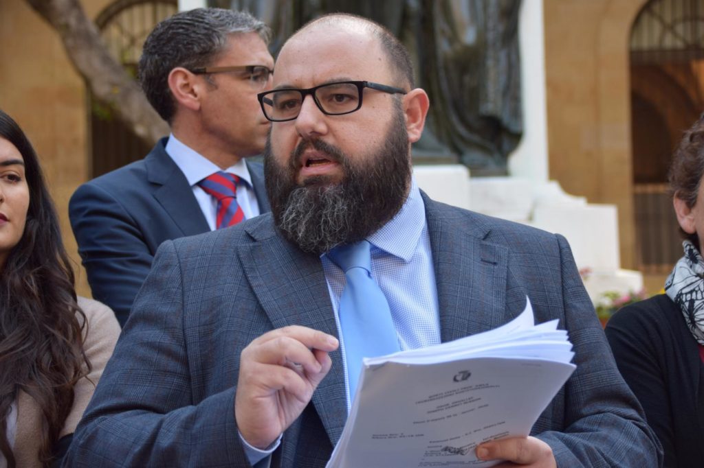 Malta, parla Manuel Delia: “Costretto a lasciare il mio paese per lavorare sotto protezione altrove”