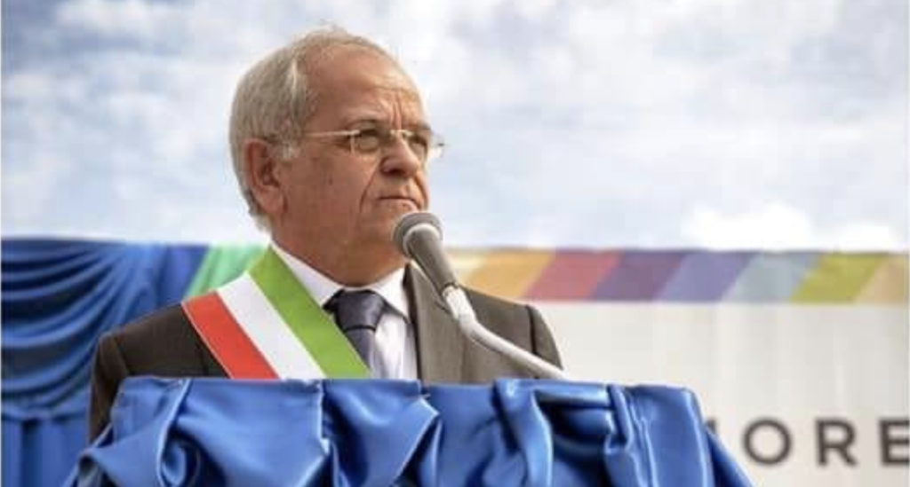 Abbattimento dell’immobile abusivo a Casal di Principe. Il comunicato di Avviso Pubblico