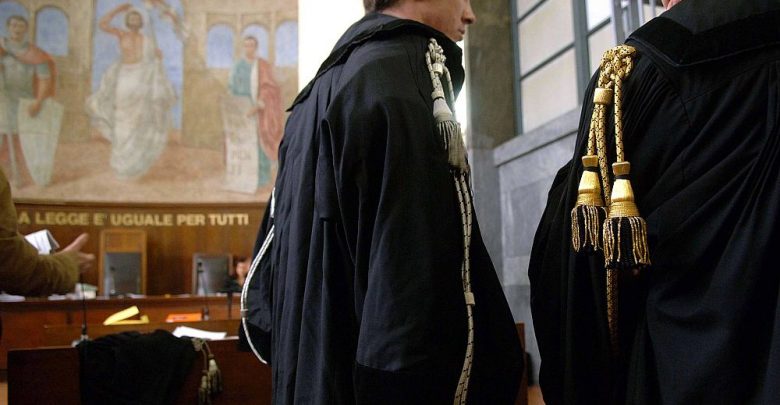 Il lavoro del giudice con ironia e mestiere