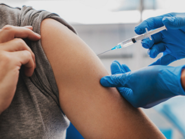 Vaccini, le promesse di grandi donazioni di dosi non cancellano i diritti dei Paesi poveri
