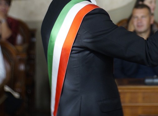 Carmiano (LE), per prefettura è ineleggibile, ma ex sindaco si ricandida dopo scioglimento per mafia