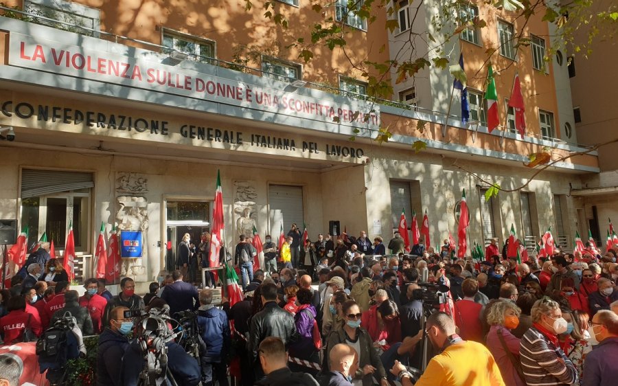 Assalto alla Cgil, Fnsi: «Nessuna tolleranza per chi attenta al lavoro e alla Costituzione»