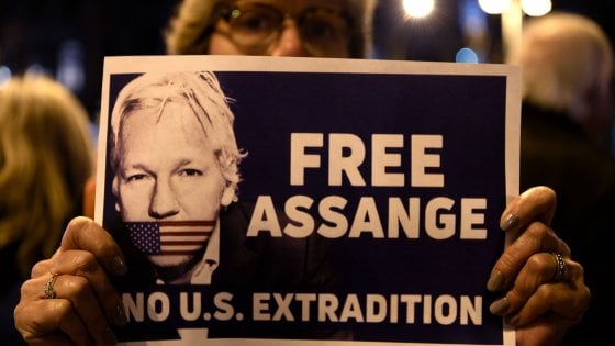 Assange: Alta Corte GB ribalta il verdetto contro estradizione Usa