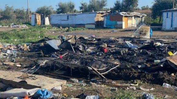 Natale della Croce in Puglia. Due bimbi morti bruciati, dodici sbarcati al gelo