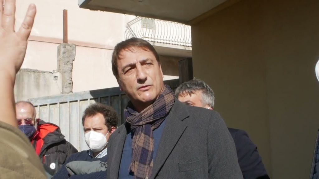 Con Claudio Fava nelle ville confiscate a Santapaola. “Non sprechiamo i soldi del PNRR”