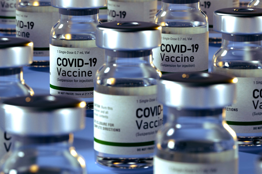 Vaccini anti-Covid, l’Italia proroga i brevetti e fa un enorme regalo alle multinazionali