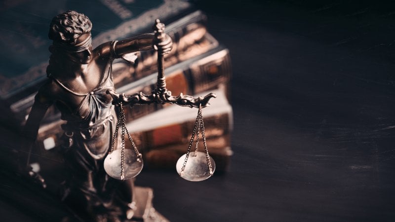 Un Paese ancora democraticamente immaturo visto attraverso le lente dei rapporti tra politica e magistratura