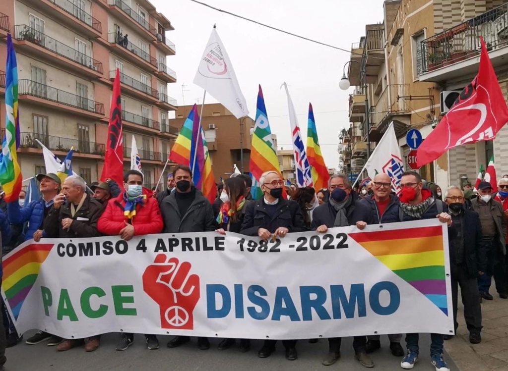 Migliaia di nuovo in marcia a Comiso per la pace nel nome di Pio La Torre