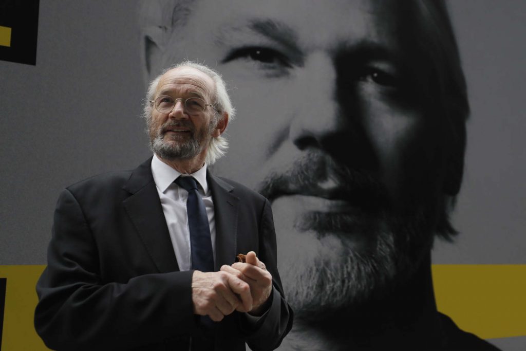 Assange, il volto intimo e familiare nel docufilm “Ithaka”