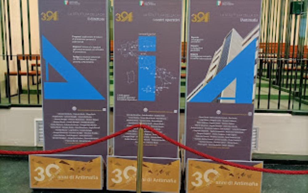 Napoli, nuova tappa di “Antimafia Itinerante” con mostra e convegno