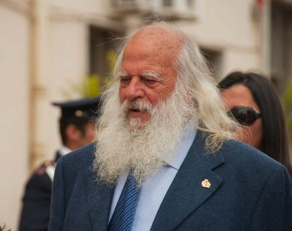 L’uomo con la barba bianca