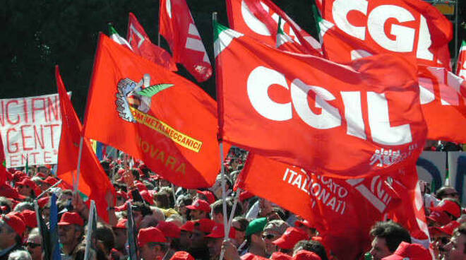 Busta con proiettile a Rosita Galdiero. Cgil e Fiom: «Solidarietà, mai un passo indietro»