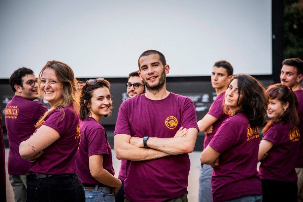 Grande emozione per la serata dedicata a Mario Paciolla e Giulio Regeni