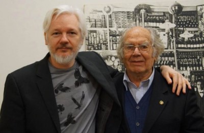 La vita di Julian Assange e la libertà di stampa sono minacciati