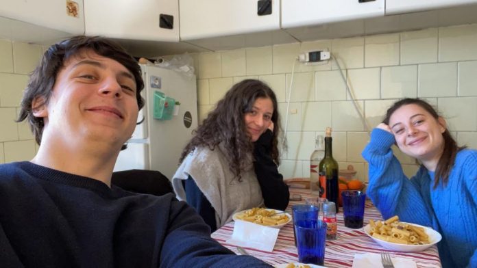 La distanza e la ricerca di un’inchiesta