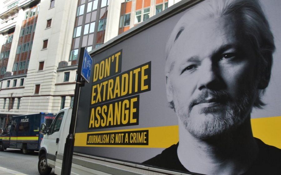 Assange, depositato all’Alta Corte di Londra il ricorso contro il decreto di estradizione negli Usa