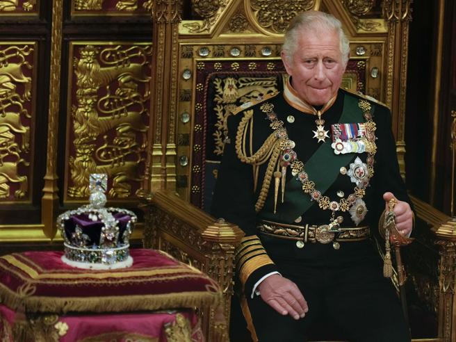 Re Carlo III, difficile successione ad una regina monumento in un Regno sempre meno Unito