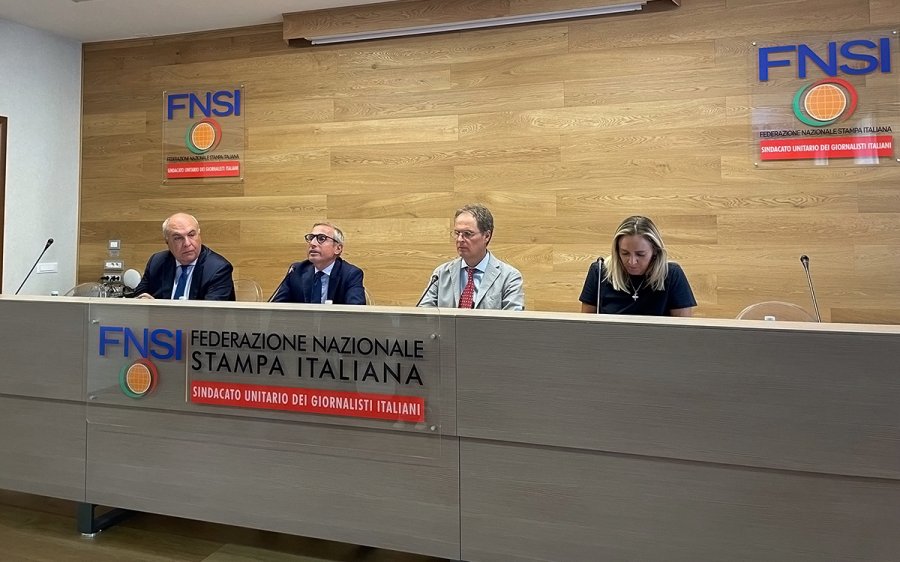 I giornalisti a governo e parlamento che verranno: «Emergenza informazione pericolo per la democrazia»