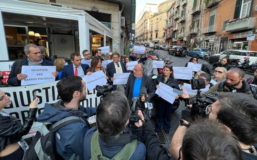 Flash mob a Napoli: «Chiederemo verità e giustizia per Mario Paciolla fino alla fine»