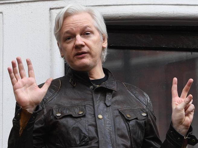 Julian Assange non è più solo. I media contro l’estradizione