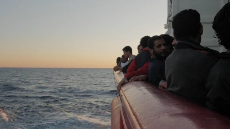 Il Governo ritiri subito i Decreti che impediscono lo sbarco dei naufraghi nei nostri porti