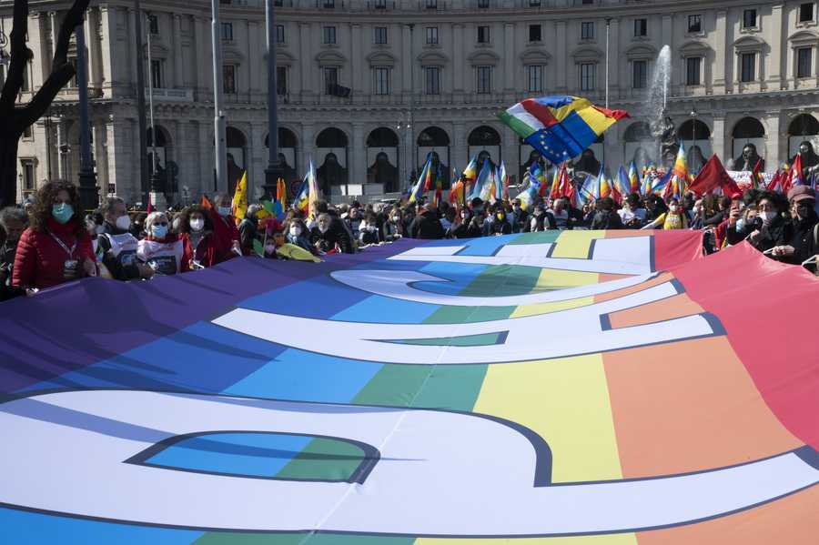 In piazza per la nonviolenza