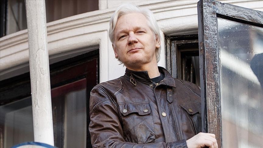 Assange: basteranno appelli, manifestazioni, film e proteste per liberarlo?