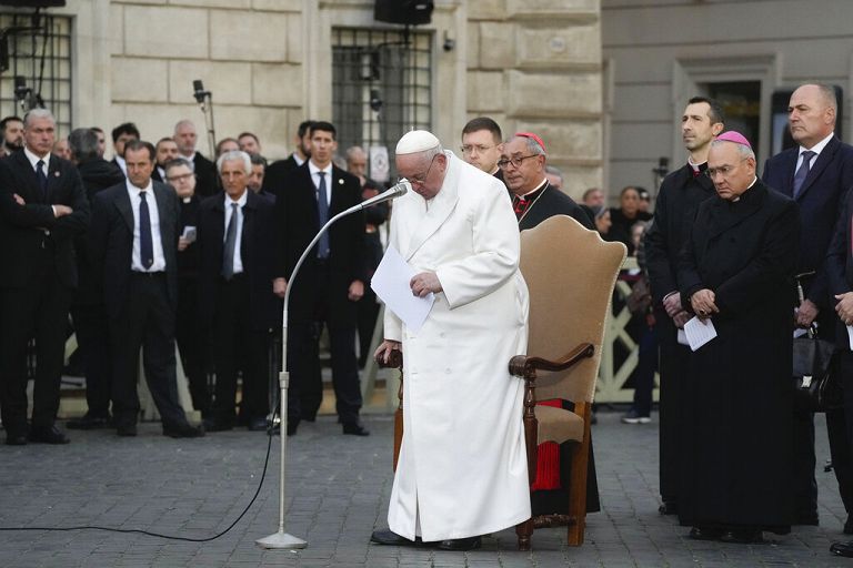 La pace e le lacrime di Papa Francesco