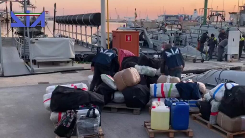 Traffico internazionale di stupefacenti tra Puglia e Albania, 14 arresti della Dia