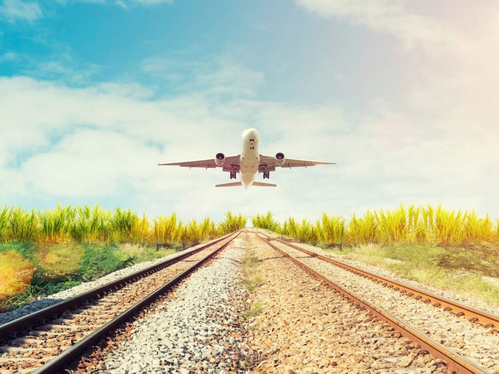 Francia, più viaggi in treno e meno in aereo per tutelare l’ambiente