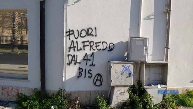 Cospito, il governo casca nella trappola degli anarchici: non revocargli il 41 bis è demenziale