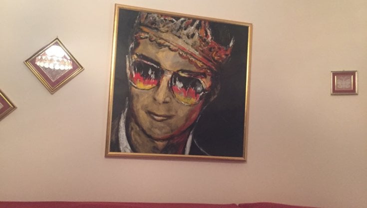 Il re criminale senza più corona che impreca contro un eroe