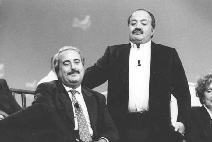 Maurizio Costanzo sarebbe dovuto morire 30 anni fa. La sua colpa? Aver sputtanato la mafia in tv