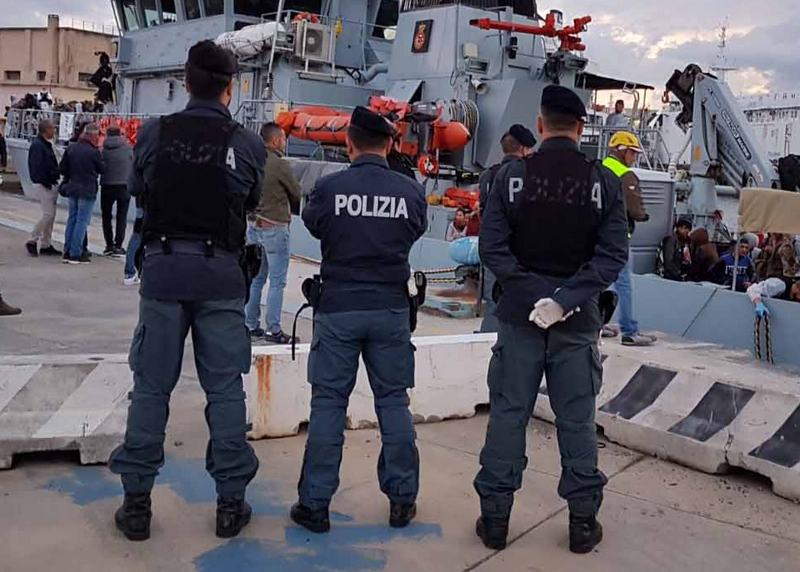 Crotone, sgominata organizzazione di scafisti all’opera lungo la rotta balcanica marittima