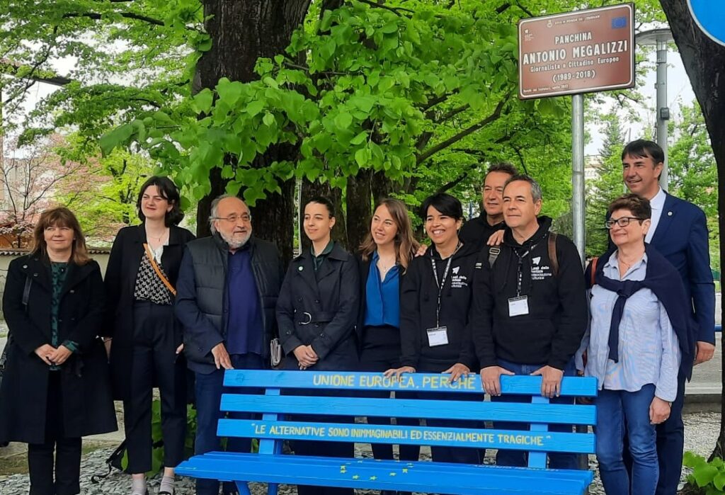 Inaugurata a Ronchi dei Legionari una panchina europea in ricordo di Antonio Megalizzi