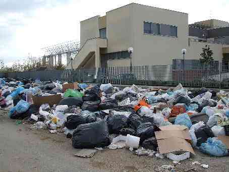 Smaltimento rifiuti, confiscati beni per 5 mln euro a imprenditore ritenuto contiguo alla camorra