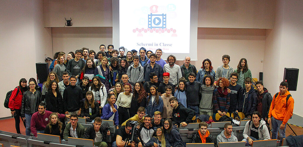 Venerdì 19 maggio a Roma e in streaming un incontro dedicato a “Schermi in Classe”