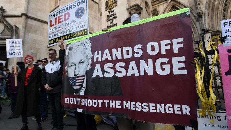 Crudeltà britannica contro Assange. La vendetta del potere segreto